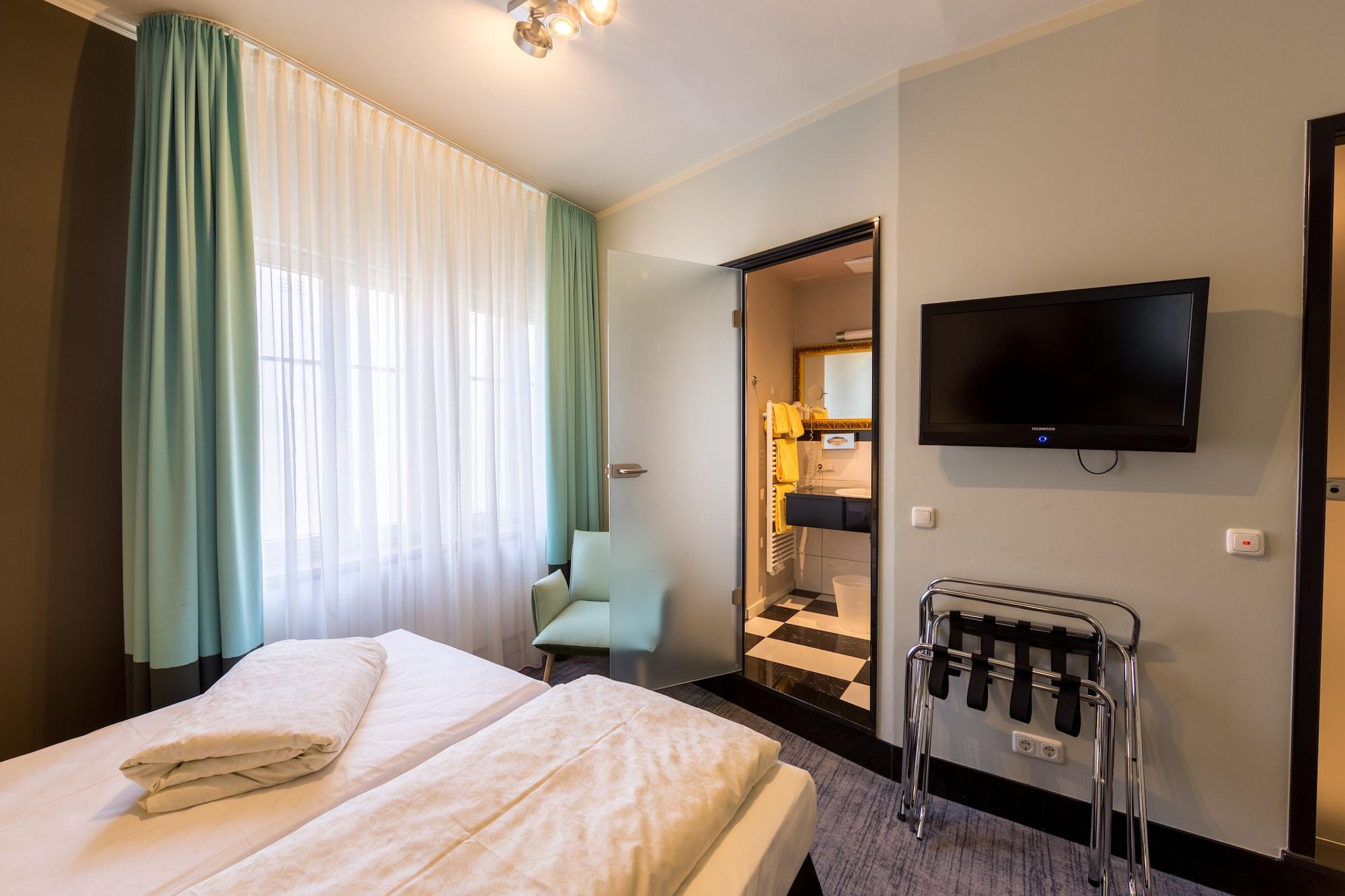 Hotel Historik Goldener Hirsch Rothenburg 3*