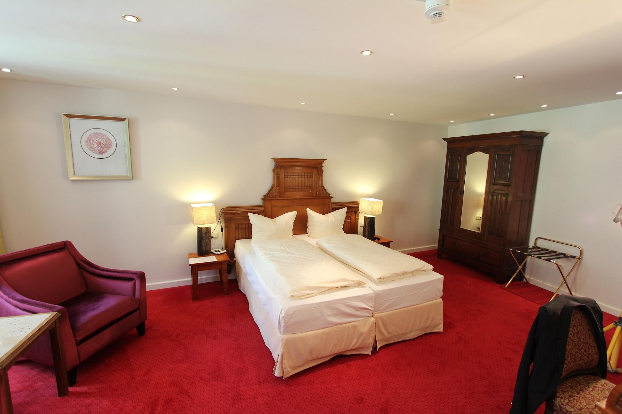 Hotel Historik Goldener Hirsch Rothenburg 3*